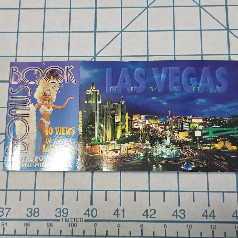 Las Vegas Postcard w Bonus Book - 40 Postcards & Miniatures‎